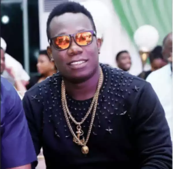 Video Of Duncan Mighty Bowing To Davido Goes Viral